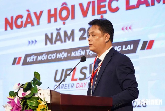 Sinh vi&ecirc;n Đ&agrave; Nẵng 'săn' hơn 8.700 cơ hội việc l&agrave;m ngay tại trường - Ảnh 3.