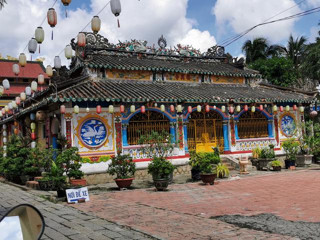 Xuất gia nhưng không lìa xa trần thế - Ảnh 3.