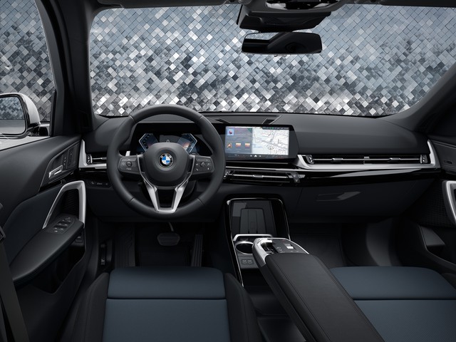 Từ 110 năm tiên phong đến BMW X1: Cánh cửa bước vào thế giới xe sang BMW - Ảnh 2.