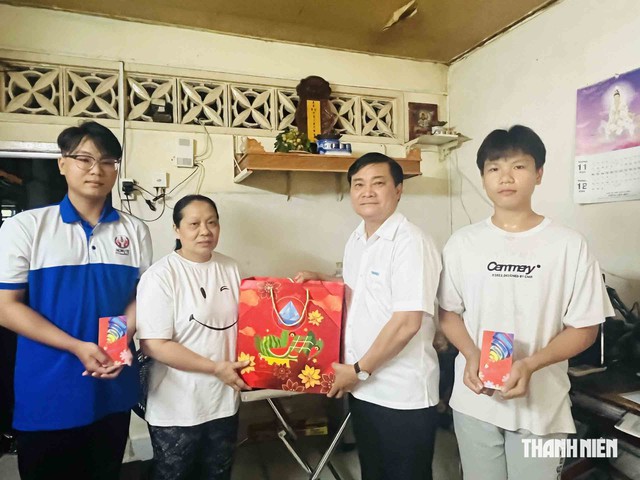 Những sinh vi&ecirc;n được chắp c&aacute;nh v&agrave;o đời- Ảnh 1.