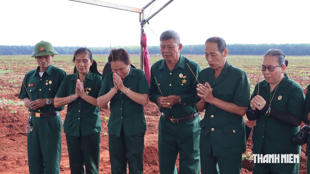 'Bố tôi nằm nghĩa trang, còn các chú ở đây...' - Ảnh 11.