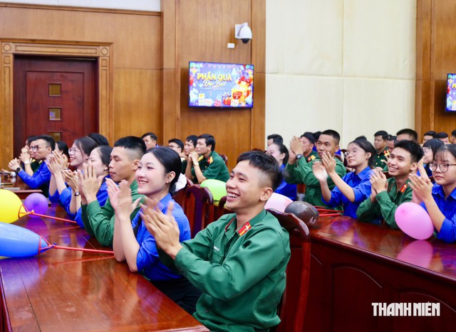 Mang 'sinh nhật đồng đội' lên sân khấu tranh tài đầy hấp dẫn - Ảnh 2.