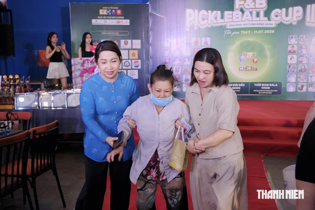 Qu&aacute;ch Ngọc Tuy&ecirc;n v&ocirc; địch giải pickleball phong tr&agrave;o ở Cần Thơ - Ảnh 5.