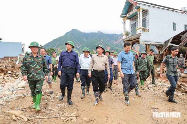 Bằng mọi cách tìm người mất tích trong lũ quét ở Lai Châu - Ảnh 1.