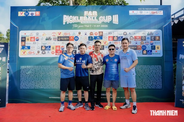 Qu&aacute;ch Ngọc Tuy&ecirc;n v&ocirc; địch giải pickleball phong tr&agrave;o ở Cần Thơ - Ảnh 3.