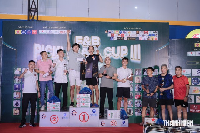 Qu&aacute;ch Ngọc Tuy&ecirc;n v&ocirc; địch giải pickleball phong tr&agrave;o ở Cần Thơ - Ảnh 4.
