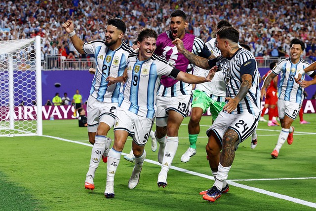 FIFA công bố 12 bàn thắng đẹp nhất World Cup 2026, Messi bất ngờ thắng giải đặc biệt- Ảnh 5.