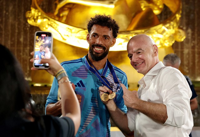 FIFA c&ocirc;ng bố đội h&igrave;nh ti&ecirc;u biểu World Cup 2026: Messi v&agrave; Mbappe g&oacute;p mặt, Vozinha g&acirc;y tranh c&atilde;i- Ảnh 7.