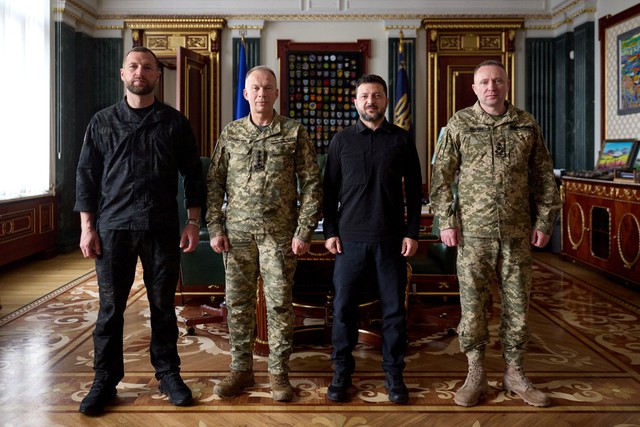 Ukraine thay tướng giữa d&ograve;ng v&igrave; khủng hoảng ch&iacute;nh trị - Ảnh 1.