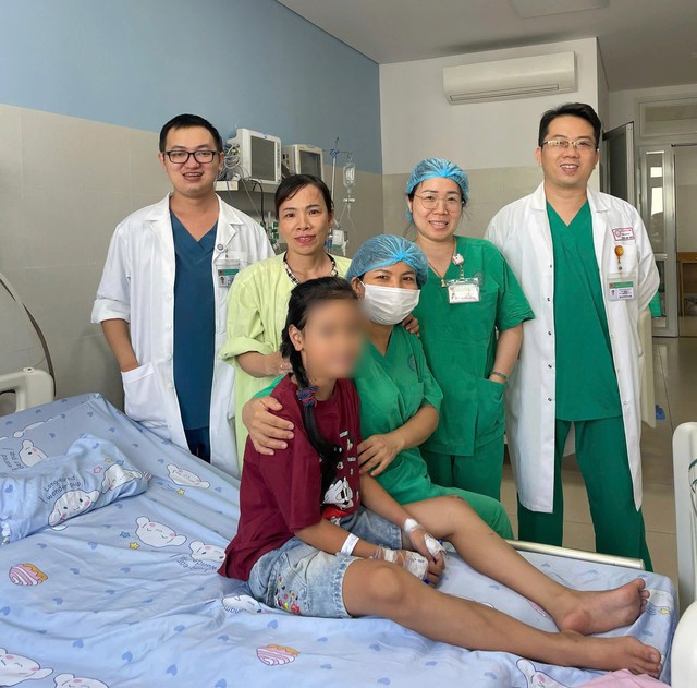 Vi&ecirc;m cơ tim tối cấp khiến b&eacute; g&aacute;i 10 tuổi ngưng tim, được cứu sống nhờ ECMO- Ảnh 1.