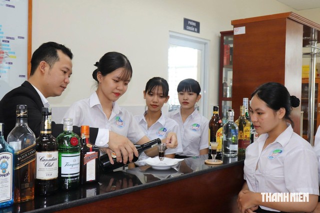 Từ 2026 học sinh trung cấp li&ecirc;n th&ocirc;ng liệu c&oacute; dễ lấy bằng đại học chất lượng? - Ảnh 1.