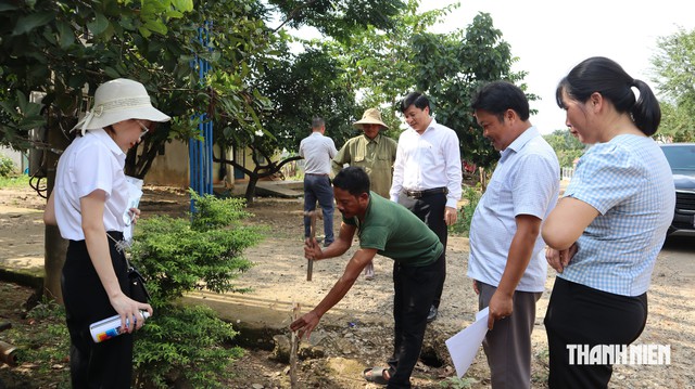  Xuống tận nhà hỗtrợlàm giấy chứng nhận quyền sử dụng đất lần đầu cho ngườidân - Ảnh 5.