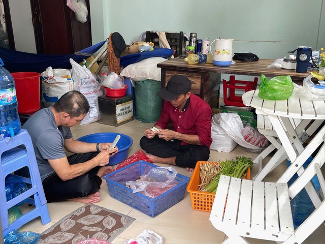 Ấm l&ograve;ng những suất cơm y&ecirc;u thương - Ảnh 3.