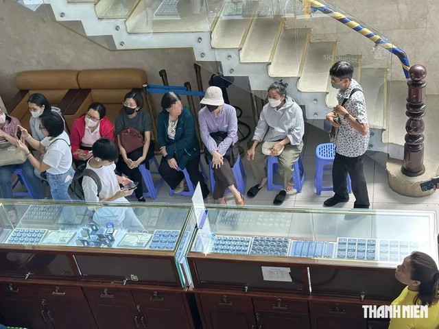 Giá vàng giảm mạnh khi lực bán tăng- Ảnh 1.