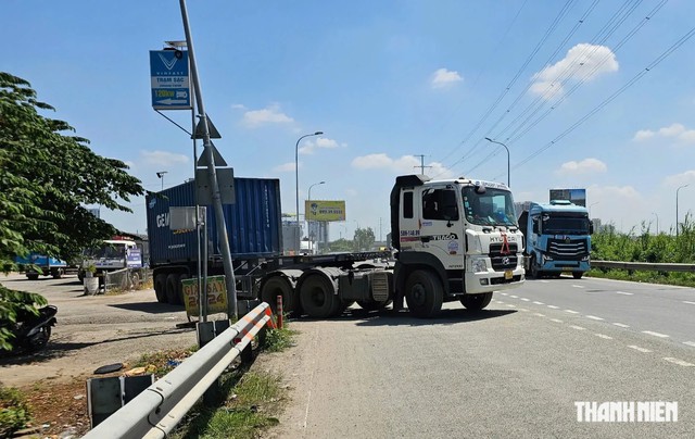 TP.HCM chốt thời hạn xử lý các bãi xe container trên đường Võ Chí Công - Ảnh 4.