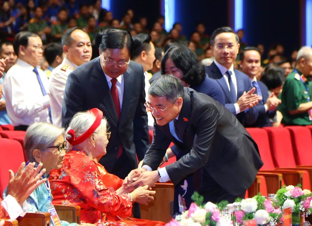 Sự hy sinh của các thế hệ cha anh sẽ mãi mãi được khắc ghi - Ảnh 1.