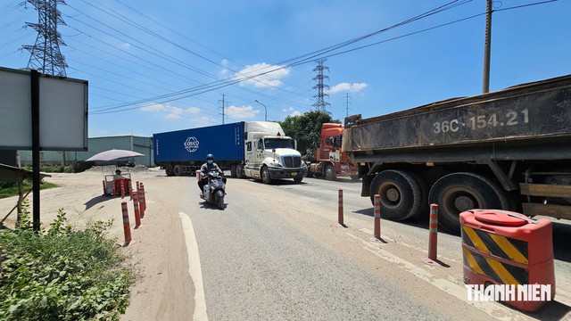 TP.HCM chốt thời hạn xử lý các bãi xe container trên đường Võ Chí Công - Ảnh 2.