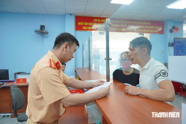 Bằng lái xe hết hạn: Nhầm mốc 1 năm phải thi cả 3 phần - Ảnh 2.