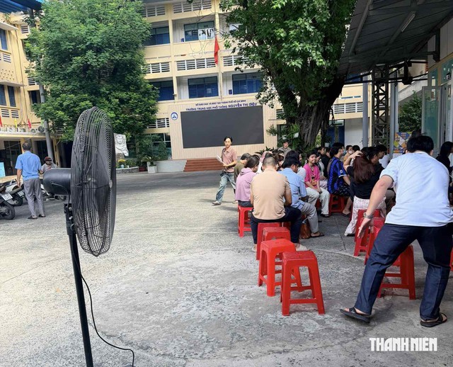 TP.HCM có hạ điểm xét tuyển bổ sung lớp 10 ở trường ít hồ sơ đăng ký? - Ảnh 2.