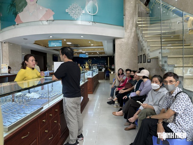 Khách bán kim cương, vàng tăng đột biến- Ảnh 4.