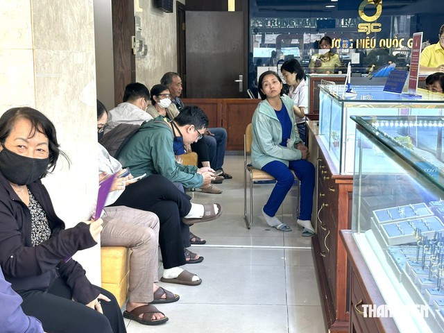 Khách bán kim cương, vàng tăng đột biến- Ảnh 5.