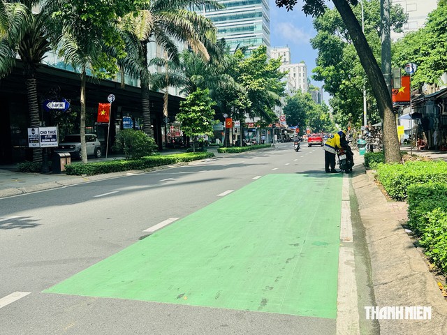 V&igrave; sao TP.HCM chọn sơn dẻo nhiệt phản quang cho nền xanh ở điểm dừng xe bu&yacute;t? - Ảnh 2.