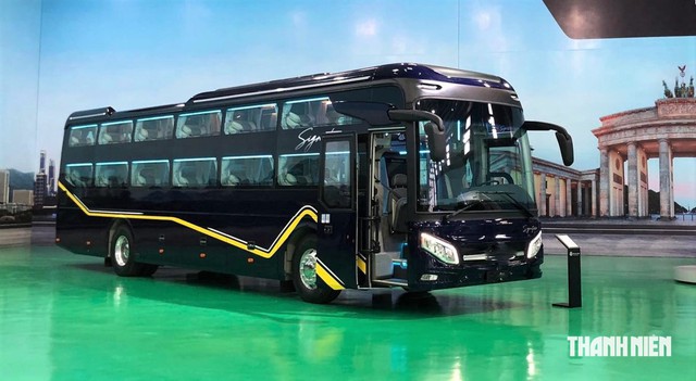 Vì sao nhiều xe khách chỉ có một cửa lên xuống? - Ảnh 1.