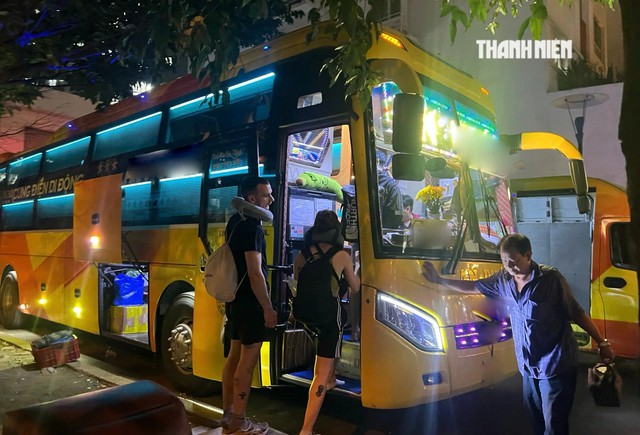 Vì sao nhiều xe khách chỉ có một cửa lên xuống? - Ảnh 3.