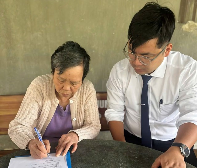Vượt hàng chục km mang dịch vụ công đến nhà dân ở Lang Biang - Đà Lạt - Ảnh 5.