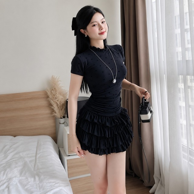 Tôn vinh dáng cổ kiêu kỳ từ những chiếc dây chuyền mảnh- Ảnh 2.
