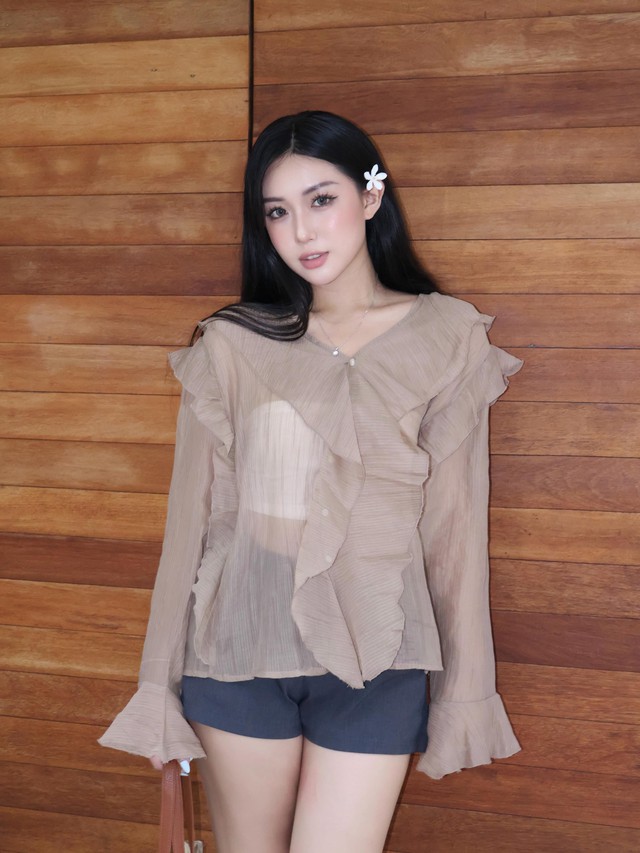 Tôn vinh dáng cổ kiêu kỳ từ những chiếc dây chuyền mảnh- Ảnh 7.