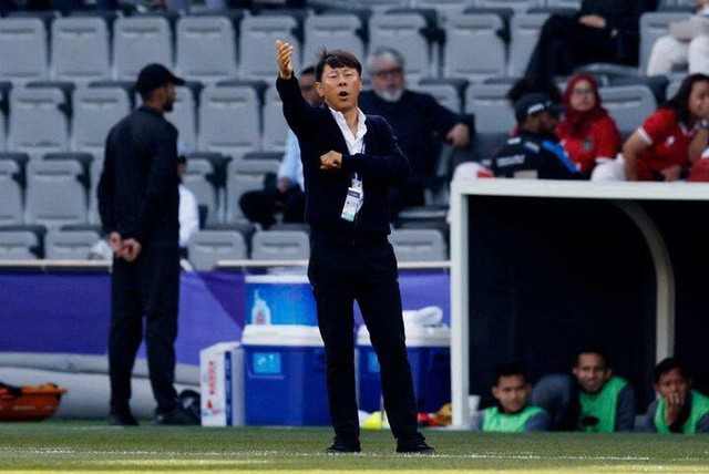 HLV Shin Tae-yong bị kỷ luật vì hành hung cầu thủ Hàn Quốc, công việc ở Indonesia ra sao?- Ảnh 2.