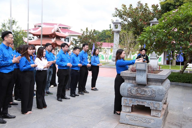 Trao nhà tình nghĩa tri ân cựu chiến binh Nguyễn Văn Hinh tại Tuyên Quang- Ảnh 1.