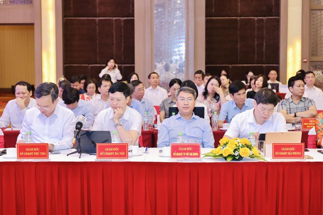 Bộ trưởng GD-ĐT: Những người làm giáo dục đã thể hiện đầy đủ sự tự trọng của mình chưa?- Ảnh 2.
