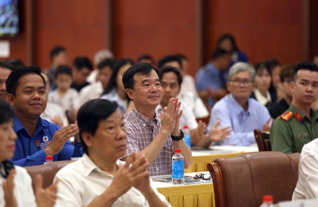 Ấn tượng, hấp dẫn với góc nhìn đa dạng, giàu cảm xúc chân thật về ngành điện - Ảnh 2.