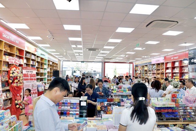 Thành phố mới Đồng Nai khai trương nhà sách 7 tỉ đồng kết nối Đông Nam Bộ - Ảnh 2.