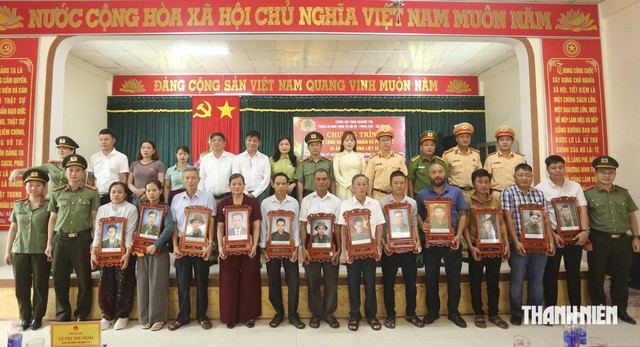 Bật kh&oacute;c khi nh&igrave;n thấy gương mặt người cha liệt sĩ sau hơn nửa thế kỷ- Ảnh 1.