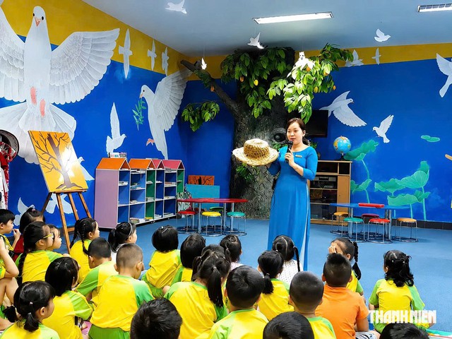 Người trẻ dạy con về h&ograve;a b&igrave;nh từ một căn ph&ograve;ng đặc biệt - Ảnh 1.