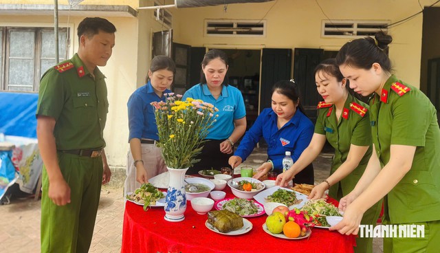 Sen hồng th&aacute;ng 7 v&agrave; những c&aacute;ch   tri &acirc;n chạm đến l&ograve;ng người  - Ảnh 4.