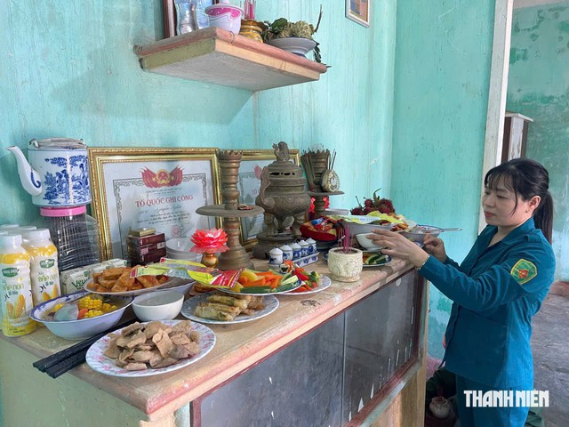 Sen hồng th&aacute;ng 7 v&agrave; những c&aacute;ch   tri &acirc;n chạm đến l&ograve;ng người  - Ảnh 2.