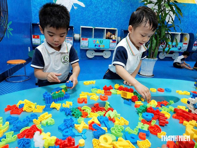 Người trẻ dạy con về h&ograve;a b&igrave;nh từ một căn ph&ograve;ng đặc biệt - Ảnh 2.