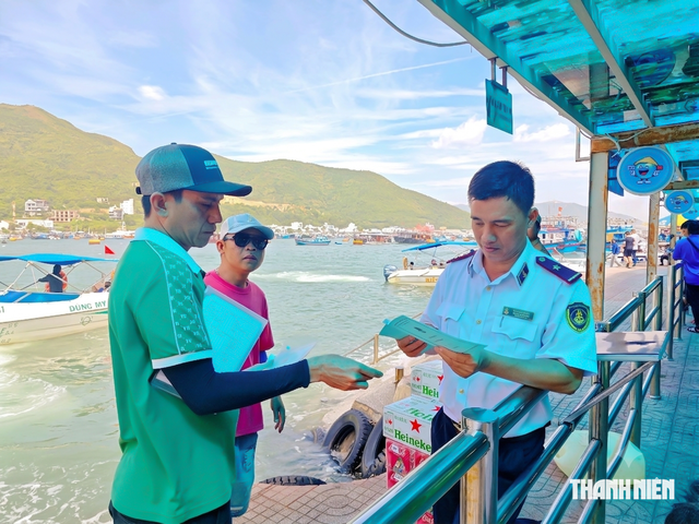 Mỗi ngày 10.000 khách ra vịnh Nha Trang, kiểm tra thế nào?- Ảnh 3.