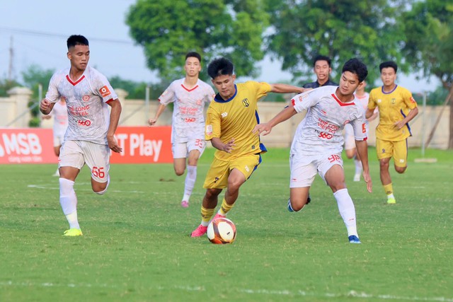 U.21 SLNA vô địch kịch tính, sao U.23 Việt Nam Cao Văn Bình giành cú đúp danh hiệu- Ảnh 1.
