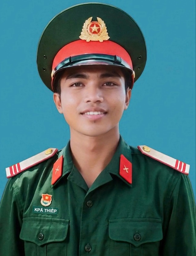 Truy tặng Huân chương Dũng cảm cho thượng sĩ Kpă Thiệp - Ảnh 2.