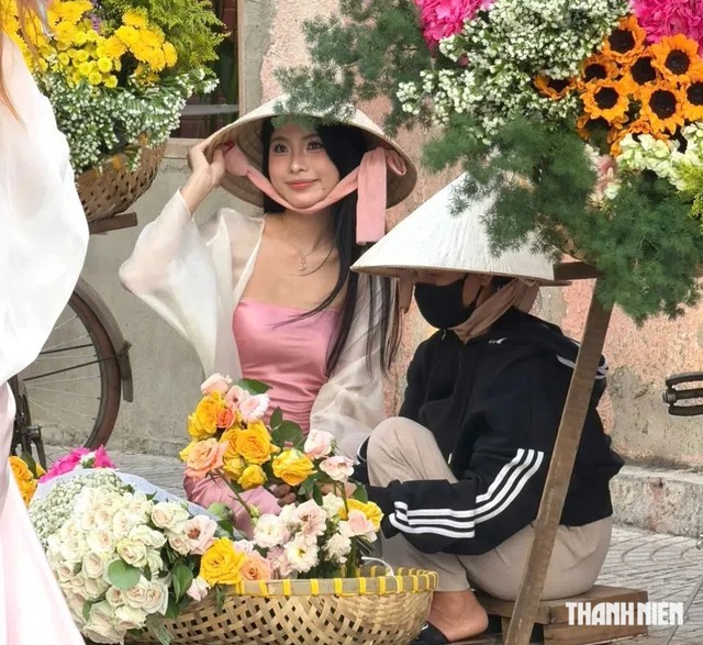 Xe hoa Hà Nội giúp quán cà phê ở TP.HCM hút khách mỗi ngày- Ảnh 1.