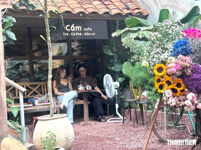 Xe hoa Hà Nội giúp quán cà phê ở TP.HCM hút khách mỗi ngày- Ảnh 6.