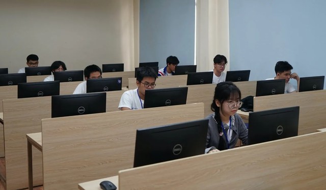 Bộ GD-ĐT đã trình đề án tổ chức thi tốt nghiệp THPT trên máy tính - Ảnh 1.