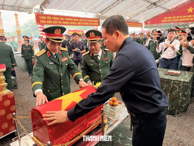 Đại tướng Phan Văn Giang dự lễ tìm kiếm, quy tập hài cốt liệt sĩ tại xã Minh Đức- Ảnh 8.