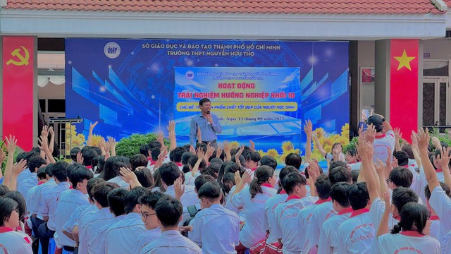 Trường học sau sáp nhập, năng lực hiệu trưởng cần nhiều hơn nữa- Ảnh 2.