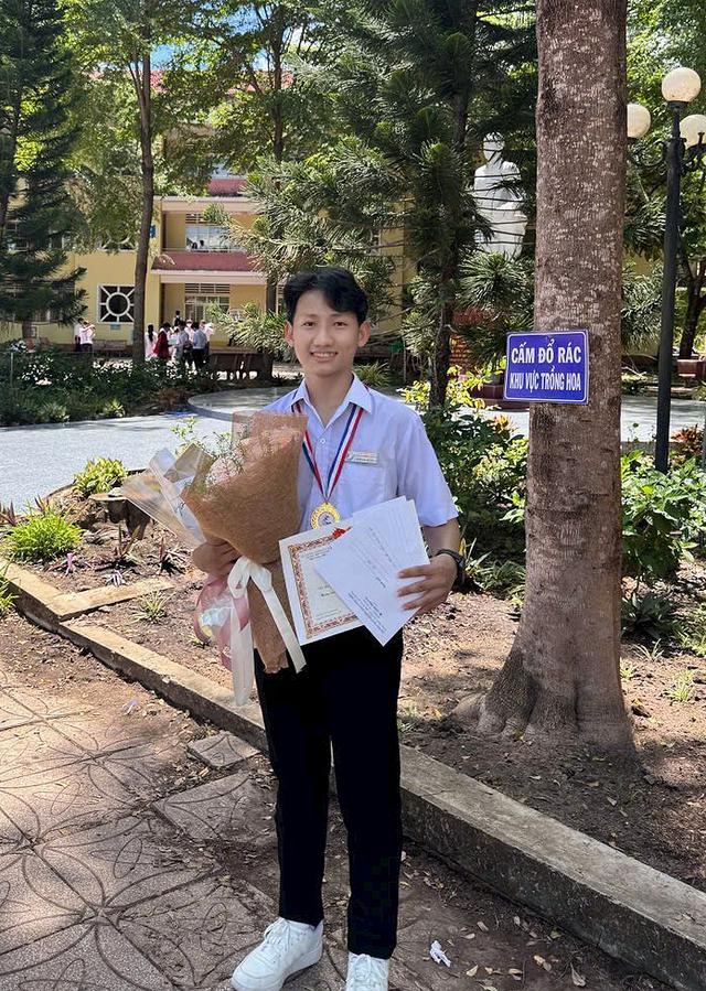 Lương Văn Lan v&agrave; h&agrave;nh tr&igrave;nh đi t&igrave;m lẽ sống - Ảnh 3.